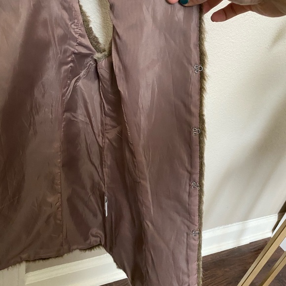 Faux fur vest - Picture 7 of 8